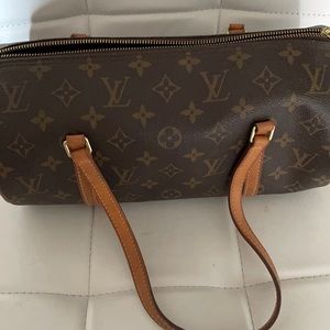 It’s a hardly used bag. Perfect condition